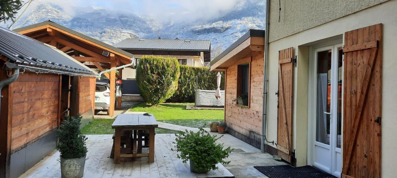 Studio Au Pied Des Montagnes Ле-Бур-д'Уазан Экстерьер фото